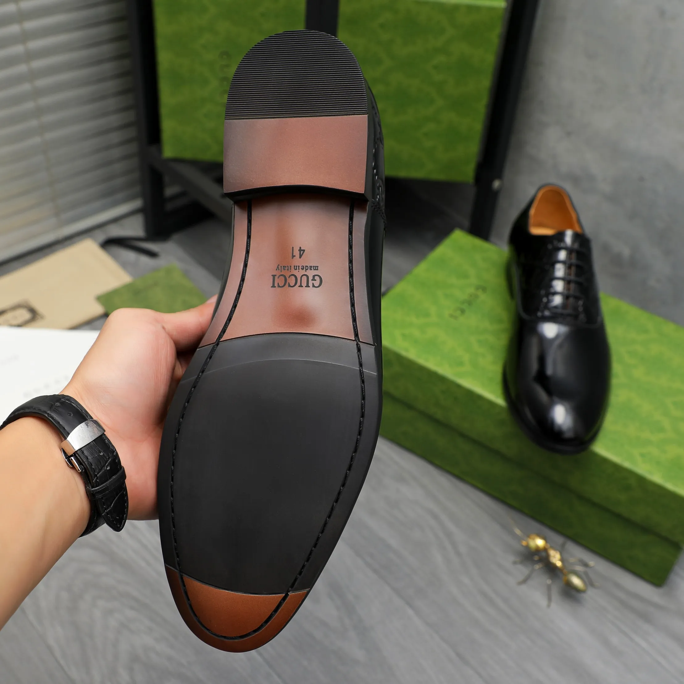 Men's shoes 💰p500 Product trademark: GUCCI "Gucci" business lace-up leather shoes Regular size: 38-46 (38.45.46 is custom-made and non-returnable) Product materials: Selected pearlescent cowhide stitching embossed cowhide upper, cowhide lining, original rubber outsole